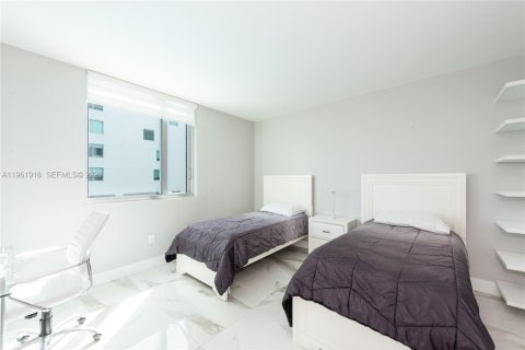 Condo in Miami, Florida, 2 bedrooms  № 2053064 - photo 23