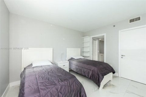 Condo in Miami, Florida, 2 bedrooms  № 2053064 - photo 24