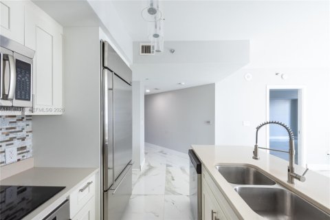 Condo in Miami, Florida, 2 bedrooms  № 2053064 - photo 15