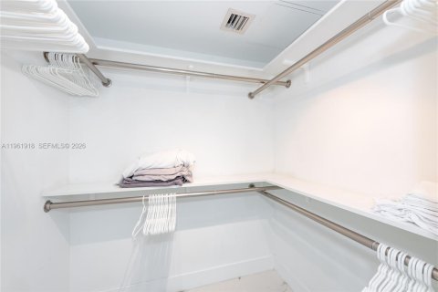 Condo in Miami, Florida, 2 bedrooms  № 2053064 - photo 19