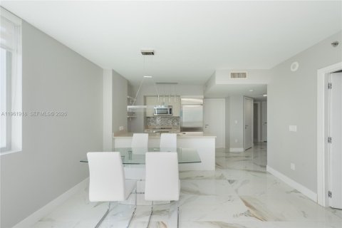 Condo in Miami, Florida, 2 bedrooms  № 2053064 - photo 12