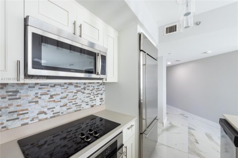 Condo in Miami, Florida, 2 bedrooms  № 2053064 - photo 4