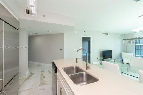 Condo in Miami, Florida, 2 bedrooms  № 2053064 - photo 16