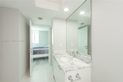 Condo in Miami, Florida, 2 bedrooms  № 2053064 - photo 28
