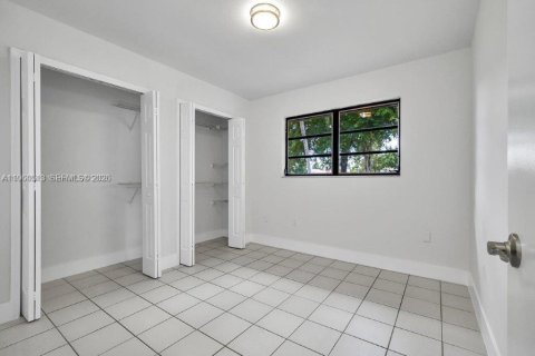Touwnhouse à vendre à Miami, Floride: 2 chambres, 125.7 m2 № 2022055 - photo 11