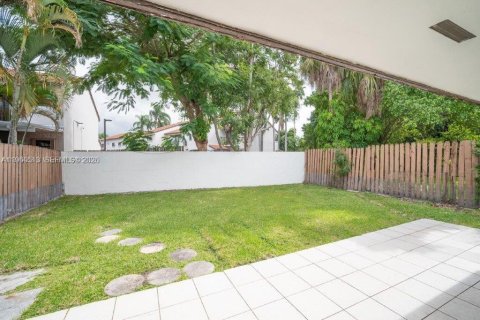 Touwnhouse à vendre à Miami, Floride: 2 chambres, 125.7 m2 № 2022055 - photo 3