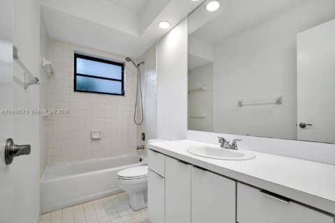 Touwnhouse à vendre à Miami, Floride: 2 chambres, 125.7 m2 № 2022055 - photo 16