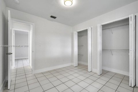 Touwnhouse à vendre à Miami, Floride: 2 chambres, 125.7 m2 № 2022055 - photo 14