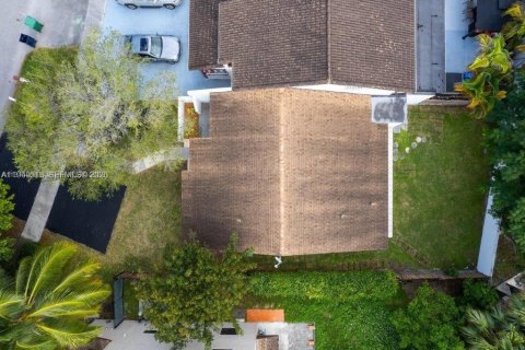 Touwnhouse à vendre à Miami, Floride: 2 chambres, 125.7 m2 № 2022055 - photo 20