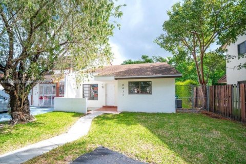 Touwnhouse à vendre à Miami, Floride: 2 chambres, 125.7 m2 № 2022055 - photo 18