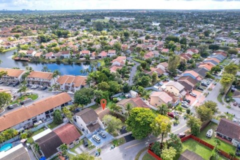 Touwnhouse à vendre à Miami, Floride: 2 chambres, 125.7 m2 № 2022055 - photo 22