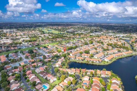 Touwnhouse à vendre à Miami, Floride: 2 chambres, 125.7 m2 № 2022055 - photo 23