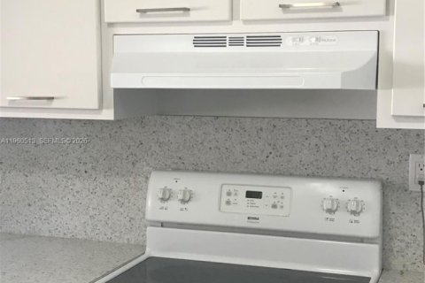 Touwnhouse à vendre à Miami, Floride: 2 chambres, 125.7 m2 № 2022055 - photo 9