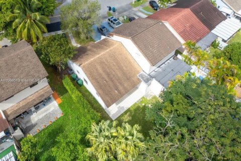 Touwnhouse à vendre à Miami, Floride: 2 chambres, 125.7 m2 № 2022055 - photo 19