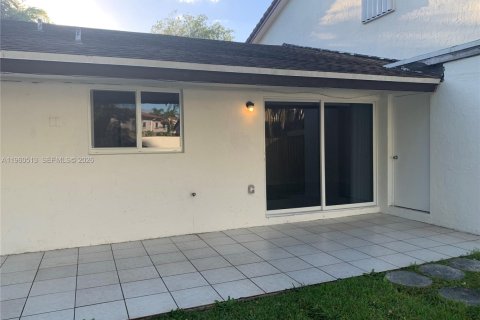 Touwnhouse à vendre à Miami, Floride: 2 chambres, 125.7 m2 № 2022055 - photo 17