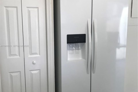 Touwnhouse à vendre à Miami, Floride: 2 chambres, 125.7 m2 № 2022055 - photo 8