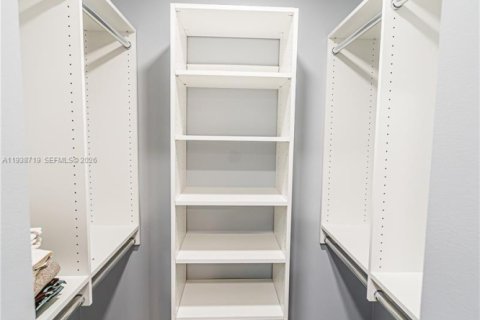 House in Tamarac, Florida 4 bedrooms, 166.67 sq.m. № 1996359 - photo 23