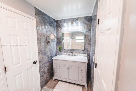 House in Tamarac, Florida 4 bedrooms, 166.67 sq.m. № 1996359 - photo 17