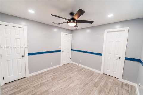 House in Tamarac, Florida 4 bedrooms, 166.67 sq.m. № 1996359 - photo 27