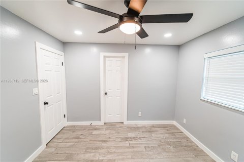 House in Tamarac, Florida 4 bedrooms, 166.67 sq.m. № 1996359 - photo 22