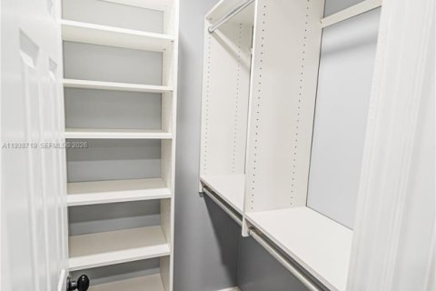 House in Tamarac, Florida 4 bedrooms, 166.67 sq.m. № 1996359 - photo 28