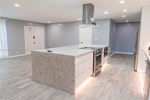 House in Tamarac, Florida 4 bedrooms, 166.67 sq.m. № 1996359 - photo 7