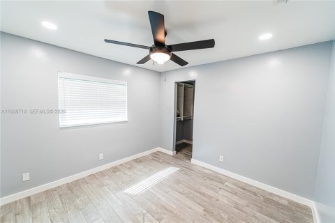 House in Tamarac, Florida 4 bedrooms, 166.67 sq.m. № 1996359 - photo 21