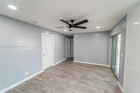 House in Tamarac, Florida 4 bedrooms, 166.67 sq.m. № 1996359 - photo 14