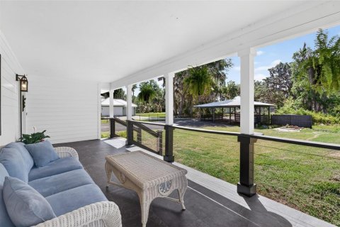 House in Melrose, Florida 4 bedrooms, 256.6 sq.m. № 2095534 - photo 12