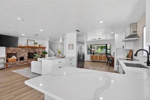 House in Melrose, Florida 4 bedrooms, 256.6 sq.m. № 2095534 - photo 24