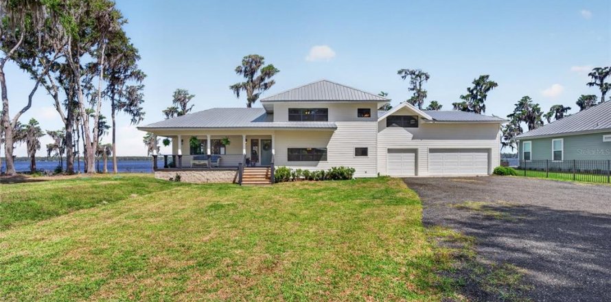 House in Melrose, Florida 4 bedrooms, 256.6 sq.m. № 2095534