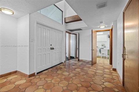 Villa ou maison à vendre à Miami, Floride: 4 chambres, 383.69 m2 № 1862133 - photo 6