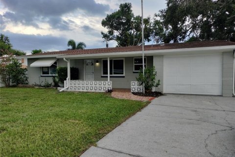 House in Seminole, Florida 3 bedrooms, 108.14 sq.m. № 1835863 - photo 1