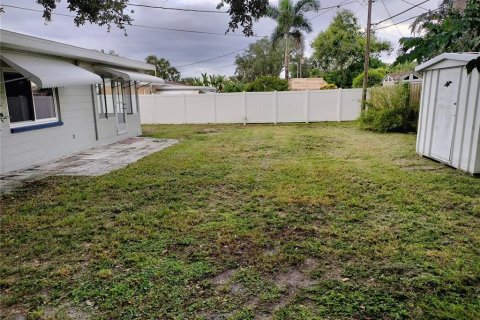 House in Seminole, Florida 3 bedrooms, 108.14 sq.m. № 1835863 - photo 27