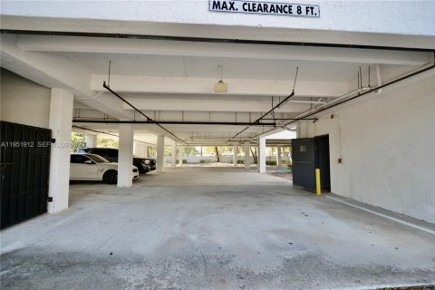 Propiedad comercial en venta en Miami, Florida № 2007986 - foto 17