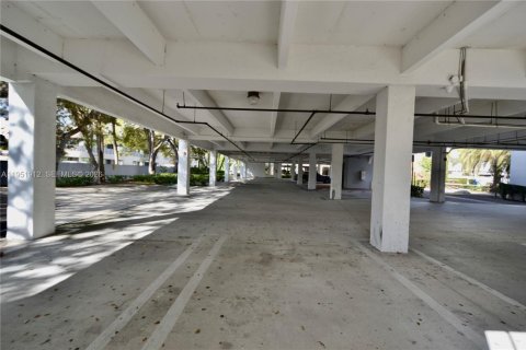 Propiedad comercial en venta en Miami, Florida № 2007986 - foto 16