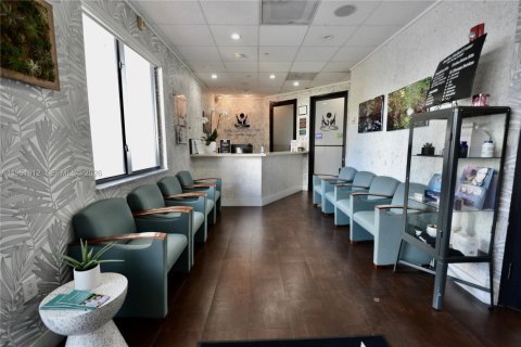 Propiedad comercial en venta en Miami, Florida № 2007986 - foto 10