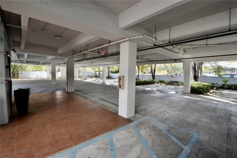 Propiedad comercial en venta en Miami, Florida № 2007986 - foto 13