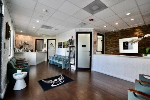 Propiedad comercial en venta en Miami, Florida № 2007986 - foto 3