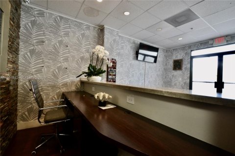 Propiedad comercial en venta en Miami, Florida № 2007986 - foto 4