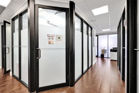 Immobilier commercial à vendre à Miami, Floride № 2007986 - photo 30