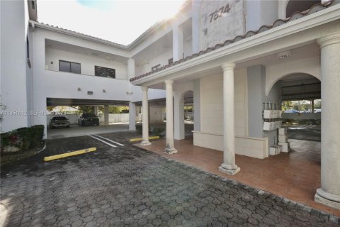 Propiedad comercial en venta en Miami, Florida № 2007986 - foto 14