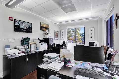 Immobilier commercial à vendre à Miami, Floride № 2007986 - photo 25