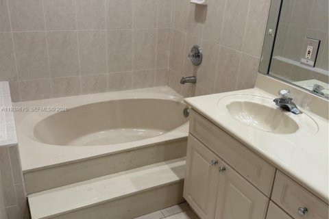 Villa ou maison à vendre à Miami Lakes, Floride: 4 chambres, 214.98 m2 № 1997025 - photo 12