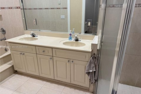 Villa ou maison à vendre à Miami Lakes, Floride: 4 chambres, 214.98 m2 № 1997025 - photo 11