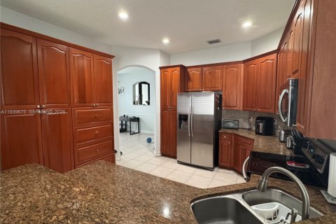 Villa ou maison à vendre à Miami Lakes, Floride: 4 chambres, 214.98 m2 № 1997025 - photo 8