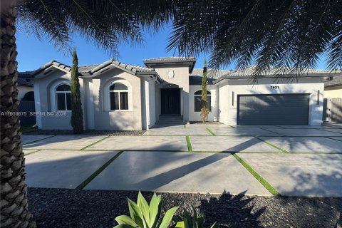 Дом в Майами-Лейкс, Флорида 4 спальни, 214.98м2 № 1997025