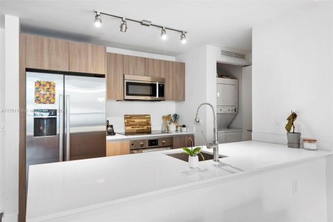 Condo in Miami, Florida, 1 bedroom  № 1861496 - photo 8