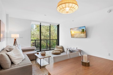 Condo in Miami, Florida, 1 bedroom  № 1861496 - photo 6