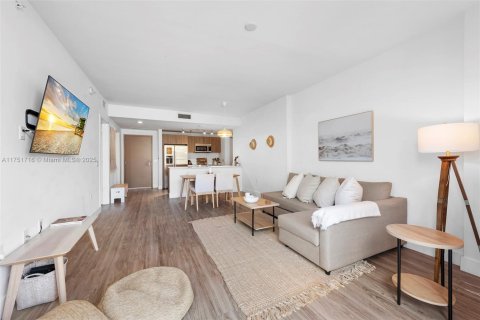 Condo in Miami, Florida, 1 bedroom  № 1861496 - photo 3